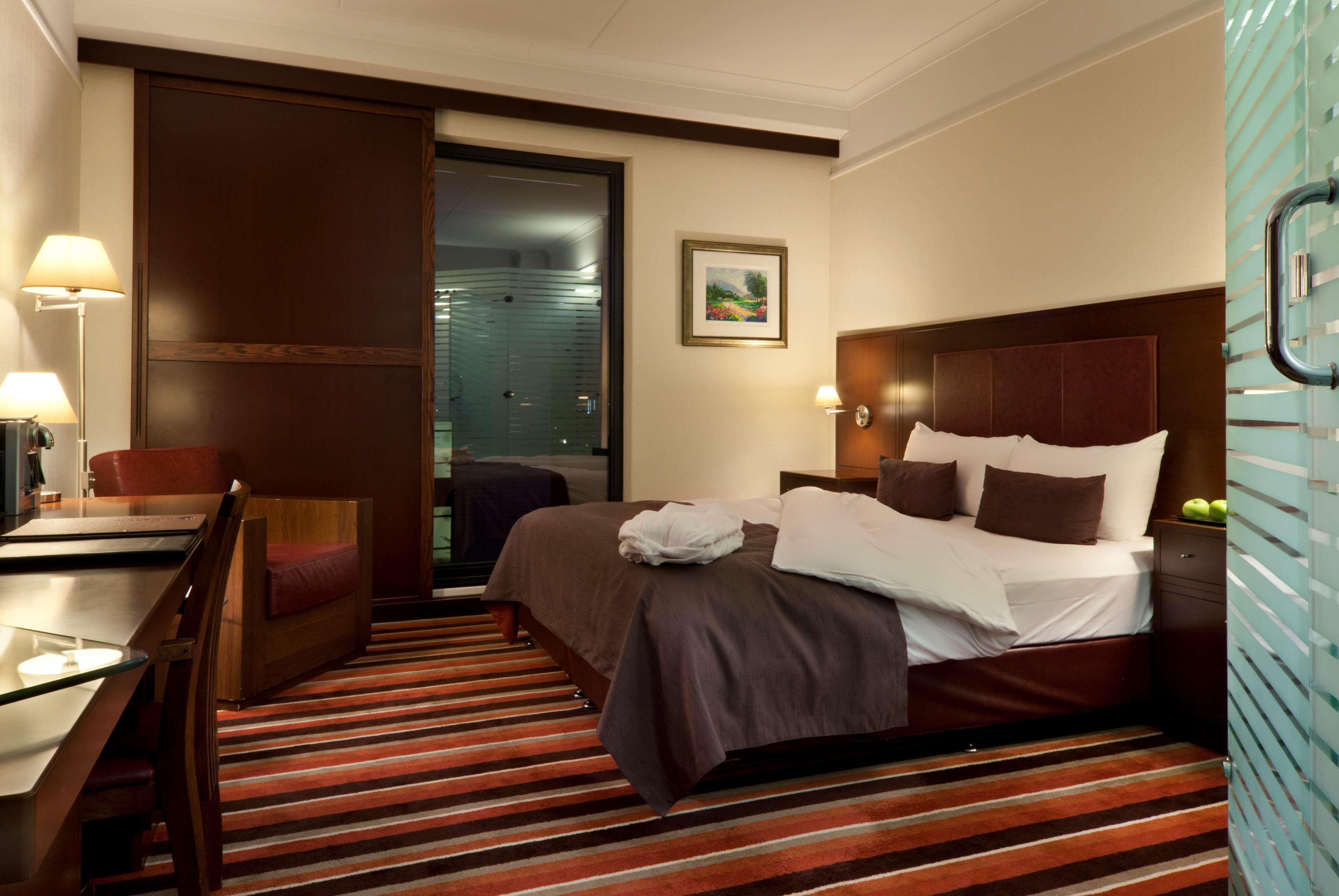Best Western Plus La Corniche Toulon Exterior foto